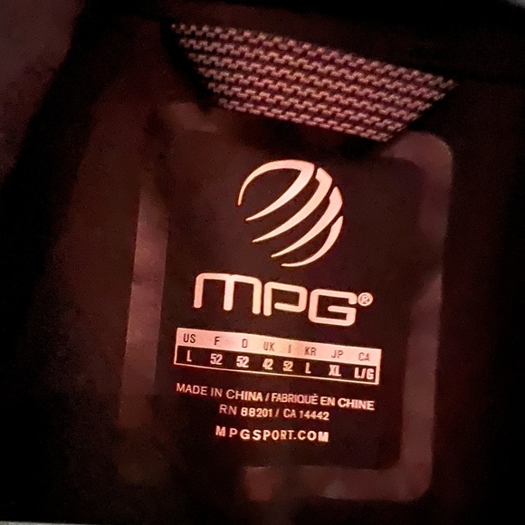 MPG Stride Run Vest with Reflective Technology - Picture 5 of 5